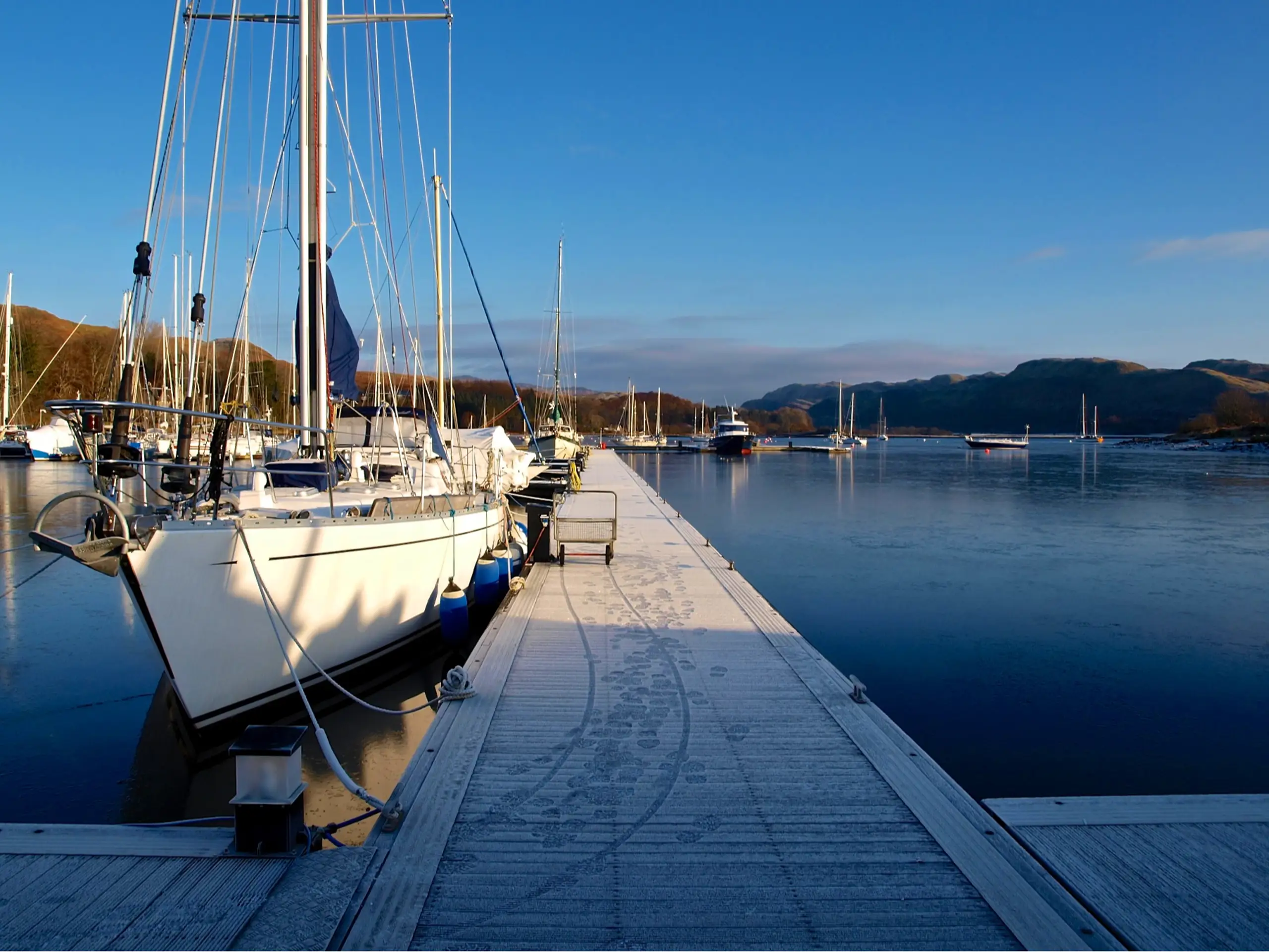Frosty and slippery pontoons