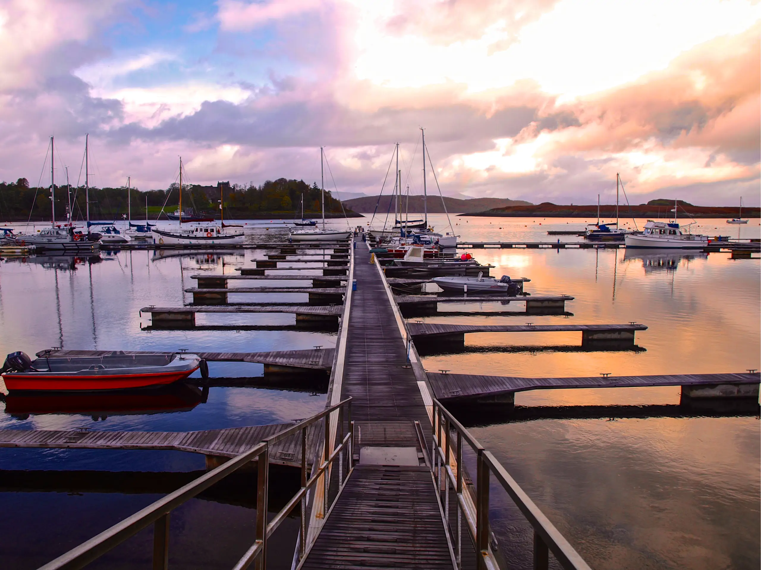 The pontoons in winter