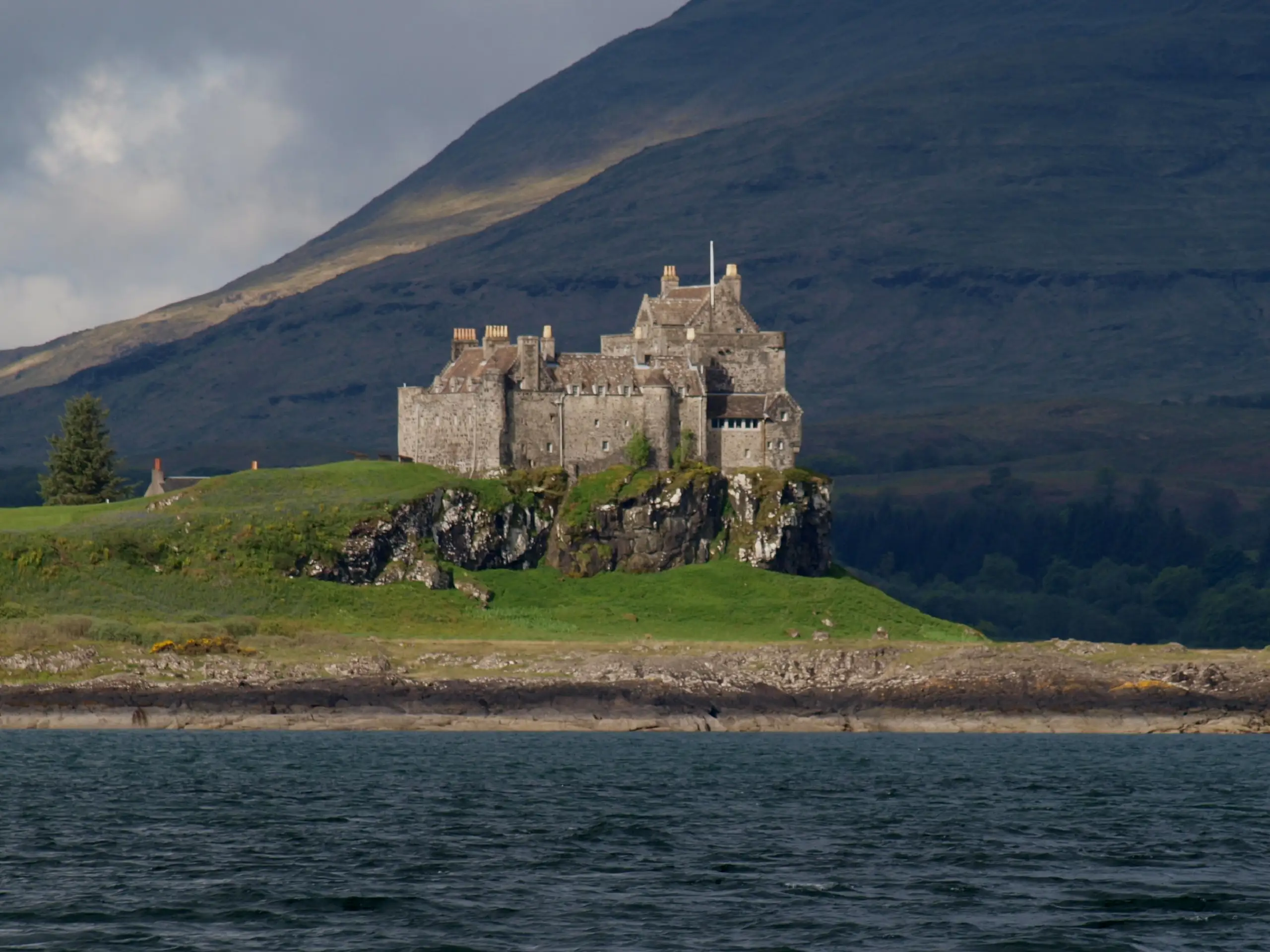 A fine position commanding the entrance to the Sound of Mull