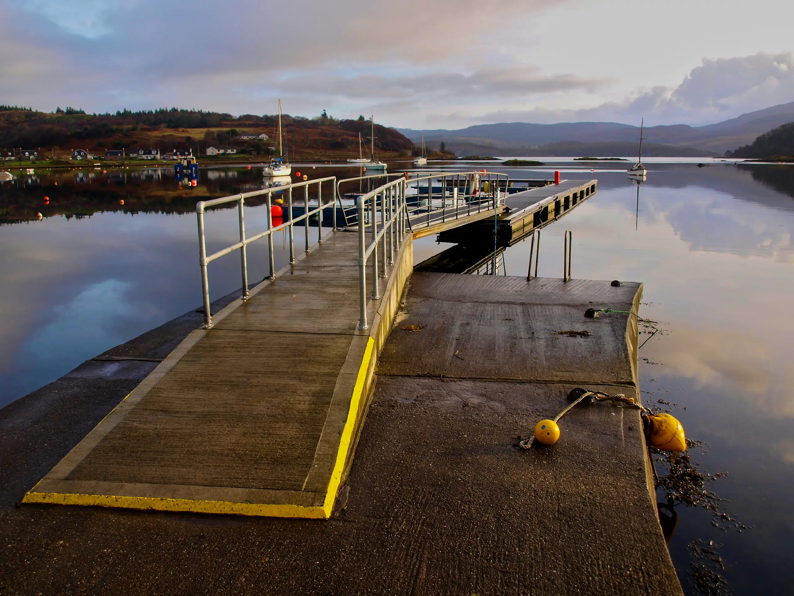 The pontoons in winter