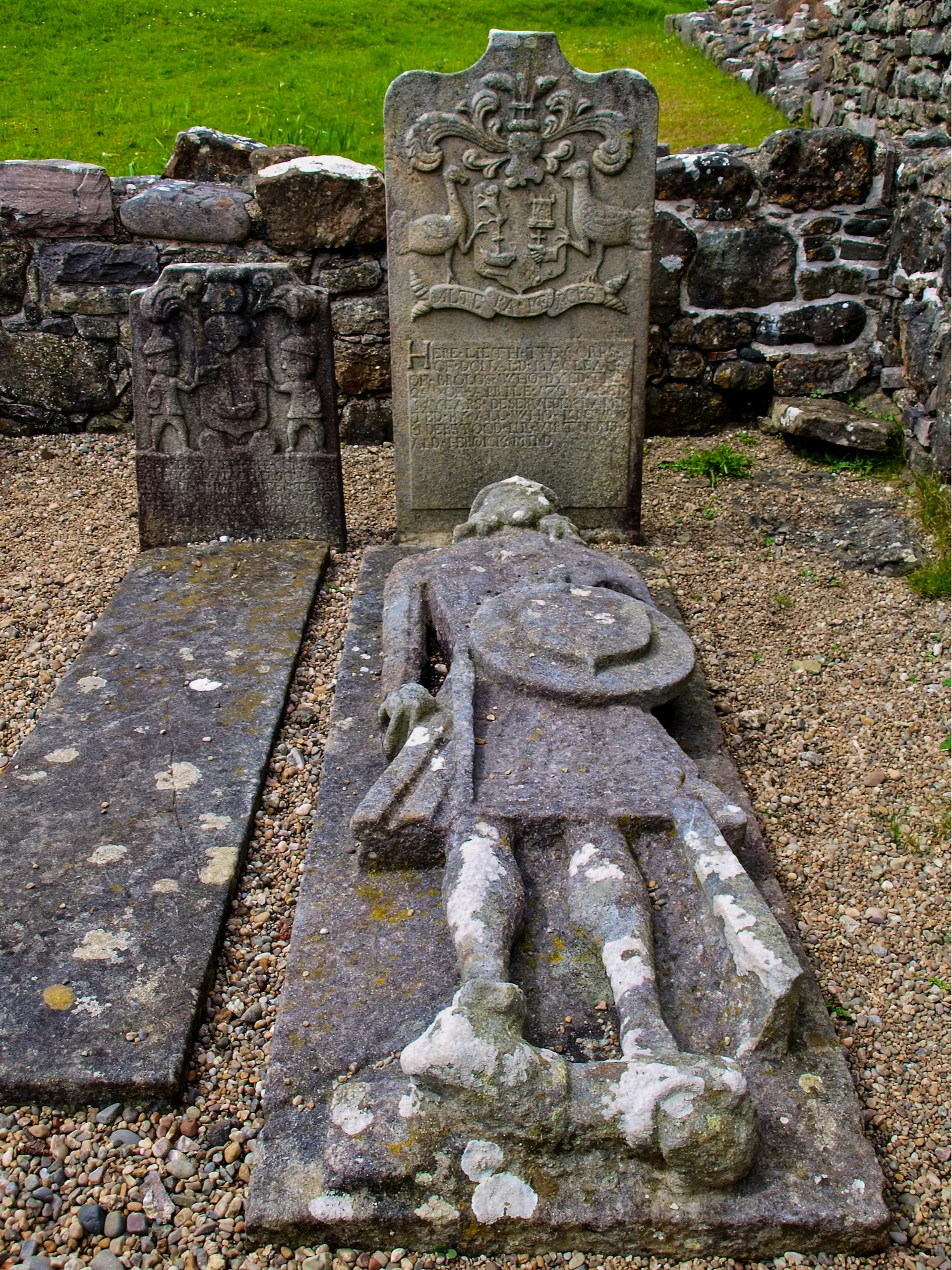 A fallen knight of long ago